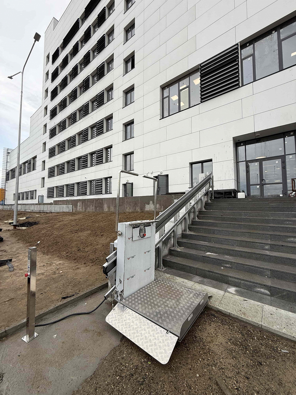 Три наклонные подъемные платформы РПМ-01 в городе Свободный